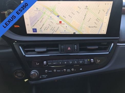 Used 2025 Lexus ES 350 w/ Premium Package image 11
