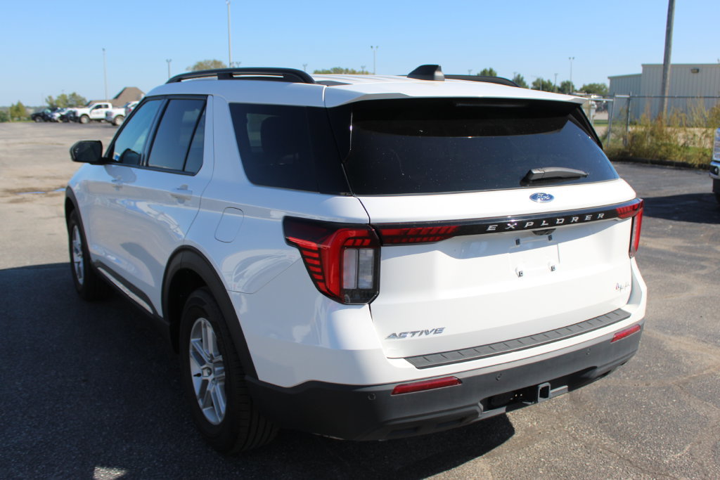 Used 2025 Ford Explorer Active RWD image 4