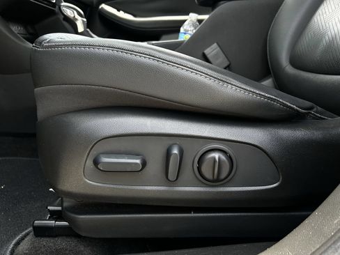 Used 2023 Buick Encore GX Essence w/ Experience Buick Package FWD image 28