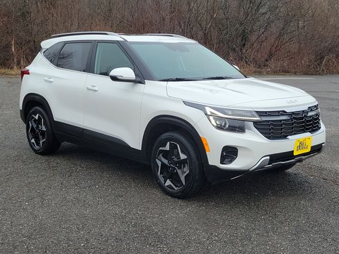 Used 2024 Kia Seltos EX image 3