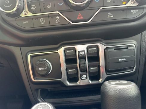 Used 2021 Jeep Wrangler Unlimited Sport AWD/4WD image 41