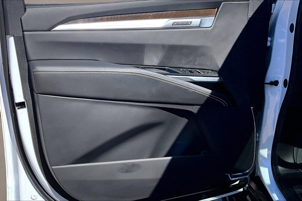 Used 2026 Cadillac Escalade Platinum Sport w/ LPO, Floor Liner Package AWD/4WD image 18
