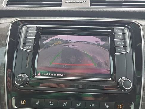 Used 2018 Volkswagen Passat 2.0T SE FWD image 26
