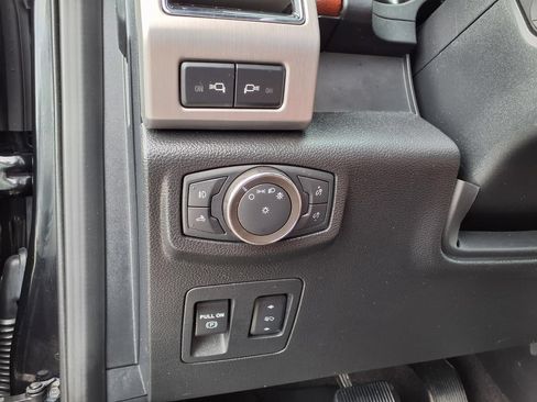 Used 2020 Ford F150 Platinum w/ Technology Package AWD/4WD image 27