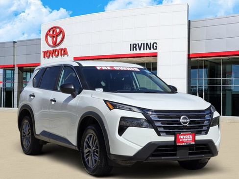 Used 2024 Nissan Rogue S AWD/4WD image 2