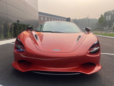 Used 2026 McLaren 750S Spider RWD image 5