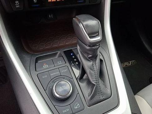 Used 2019 Toyota RAV4 Limited AWD/4WD image 12