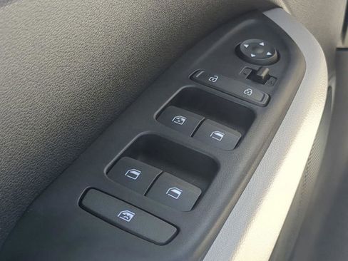 New 2025 Hyundai Venue SEL FWD image 19