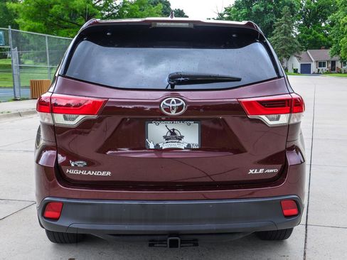 Used 2019 Toyota Highlander XLE AWD/4WD image 18