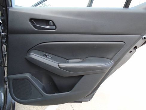 Used 2024 Nissan Altima 2.5 SV FWD image 30