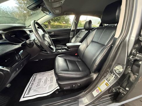 Used 2018 Toyota Avalon XLE FWD image 10