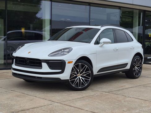 Certified 2026 Porsche Macan AWD/4WD image 1