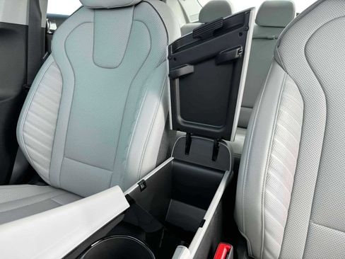 New 2025 Hyundai Elantra Limited w/ Cargo Package image 18