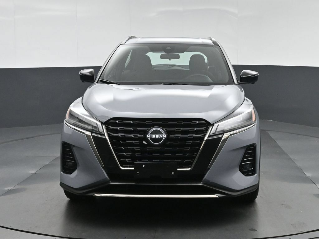 Used 2023 Nissan Kicks SR FWD image 2