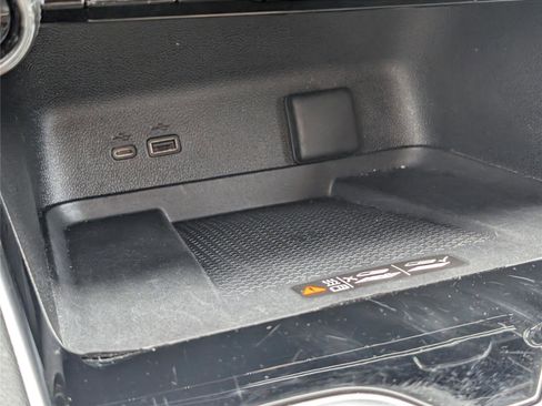 Used 2024 Chevrolet Traverse LT image 19