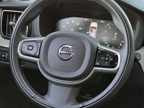 Used 2021 Volvo XC60 T5 Inscription image 23