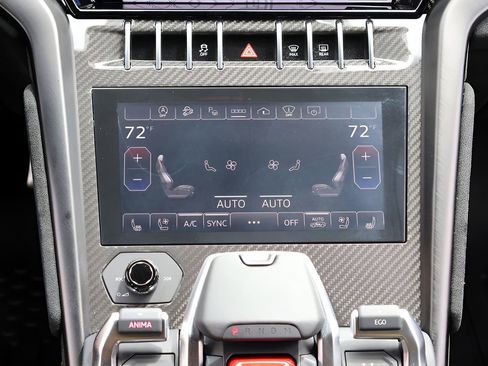 Used 2024 Lamborghini Urus Performante AWD/4WD image 21