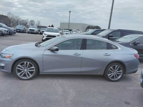 Used 2024 Chevrolet Malibu LT FWD image 2