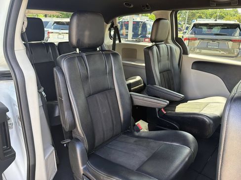 Used 2020 Dodge Grand Caravan SXT FWD image 21