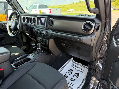 Used 2019 Jeep Wrangler Unlimited Sport S AWD/4WD image 11