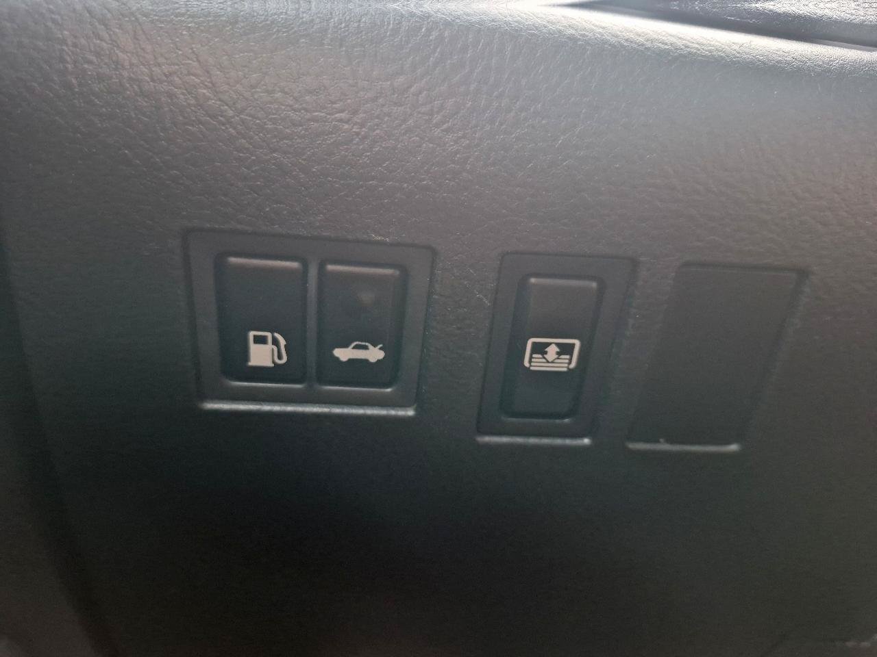 Used 2009 Toyota Avalon Limited FWD image 15