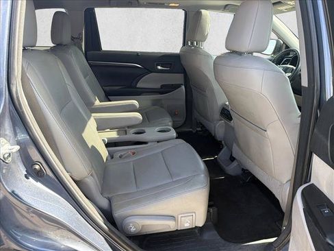 Used 2016 Toyota Highlander Limited FWD image 23