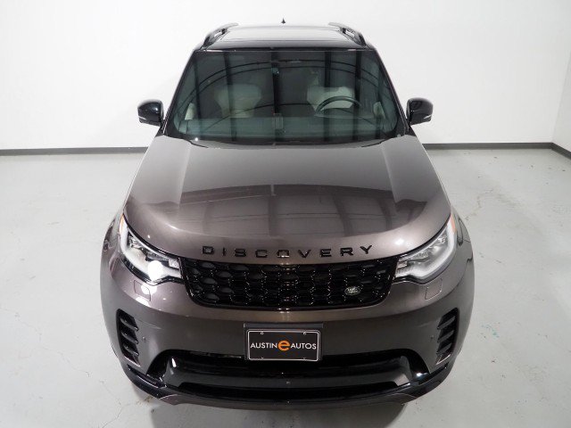 Used 2024 Land Rover Discovery Dynamic SE AWD/4WD image 11
