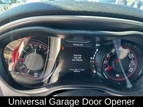 Used 2022 Dodge Challenger SXT w/ Driver Convenience Group image 10