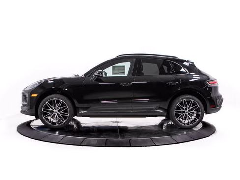 Certified 2026 Porsche Macan AWD/4WD image 2