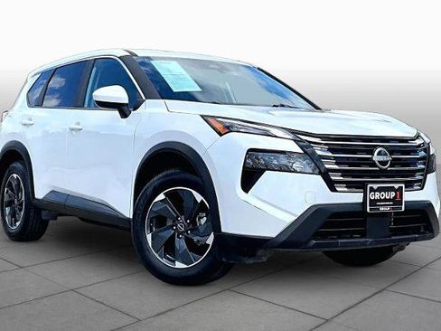 Certified 2025 Nissan Rogue SV FWD image 3