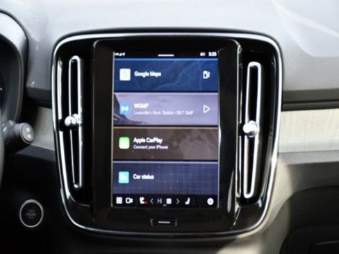 Certified 2025 Volvo XC40 B5 Plus image 22