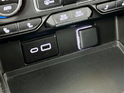 Used 2024 Chevrolet Suburban LT image 20