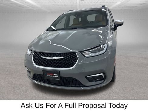 Used 2023 Chrysler Pacifica Pinnacle w/ Trailer Tow Group image 6