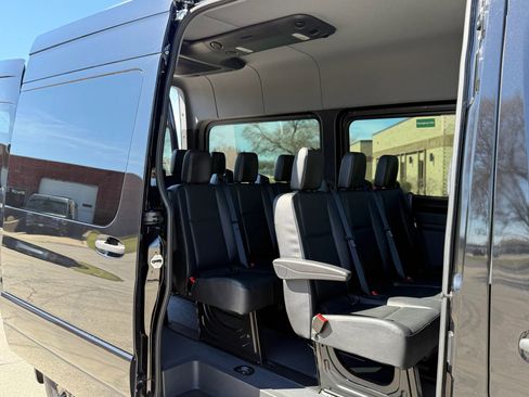 Used 2021 Mercedes-Benz Sprinter 2500 image 11