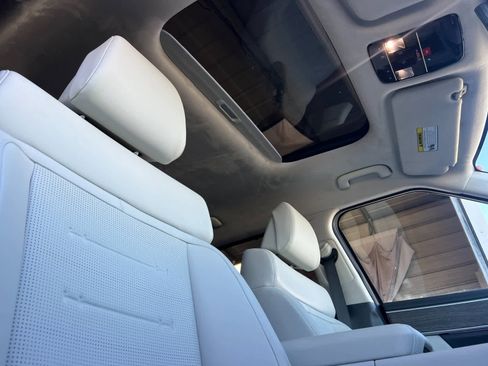 Certified 2025 Hyundai Santa Fe Calligraphy image 18