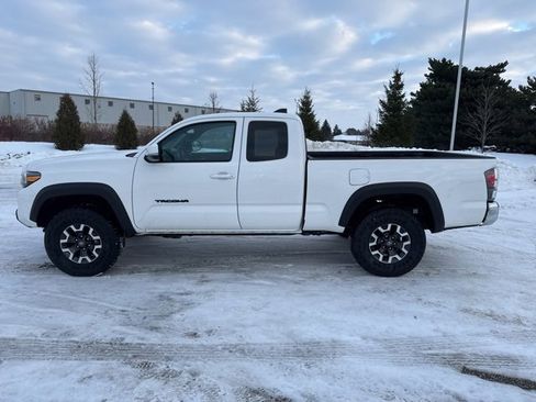 Used 2023 Toyota Tacoma TRD Off-Road image 8