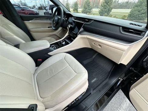 Used 2023 Jeep Grand Cherokee L Limited w/ Luxury Tech Group II image 22