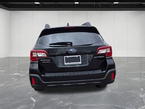 Used 2018 Subaru Outback 2.5i Premium image 4