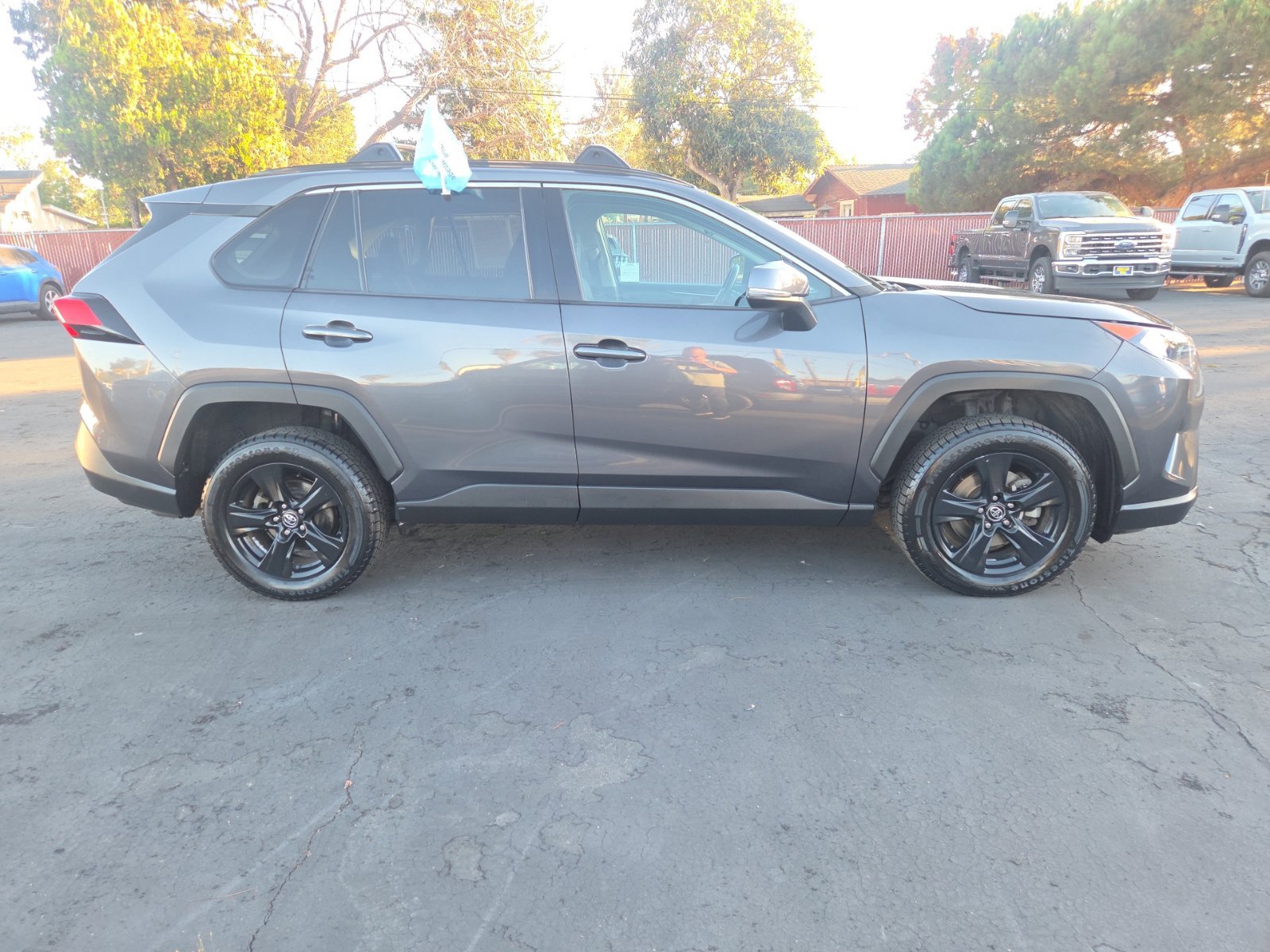 Used 2020 Toyota RAV4 XLE w/ Convenience Package FWD image 3