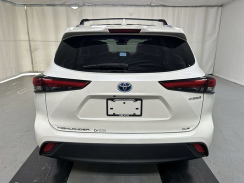 Used 2021 Toyota Highlander XLE AWD/4WD image 23