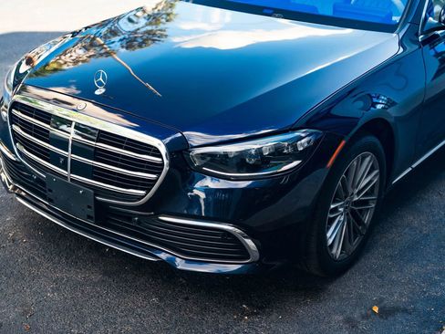 Used 2023 Mercedes-Benz S 580 4MATIC Sedan image 3