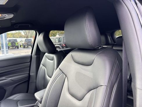 New 2026 Jeep Compass Limited image 12