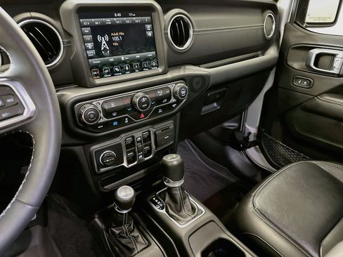 Used 2023 Jeep Wrangler Unlimited Sahara AWD/4WD image 26