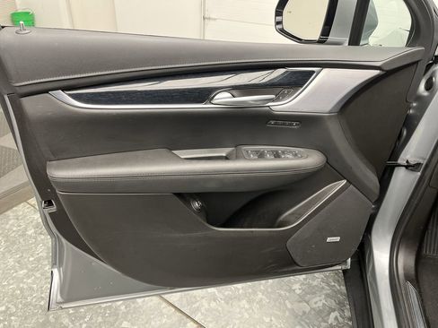 Certified 2025 Cadillac XT5 Premium Luxury image 9
