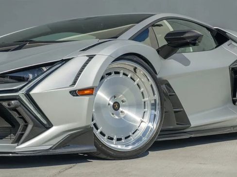 Used 2024 Lamborghini Revuelto image 25