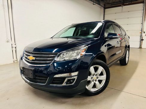 Used 2017 Chevrolet Traverse LT w/ Style and Technology Package FWD image 1