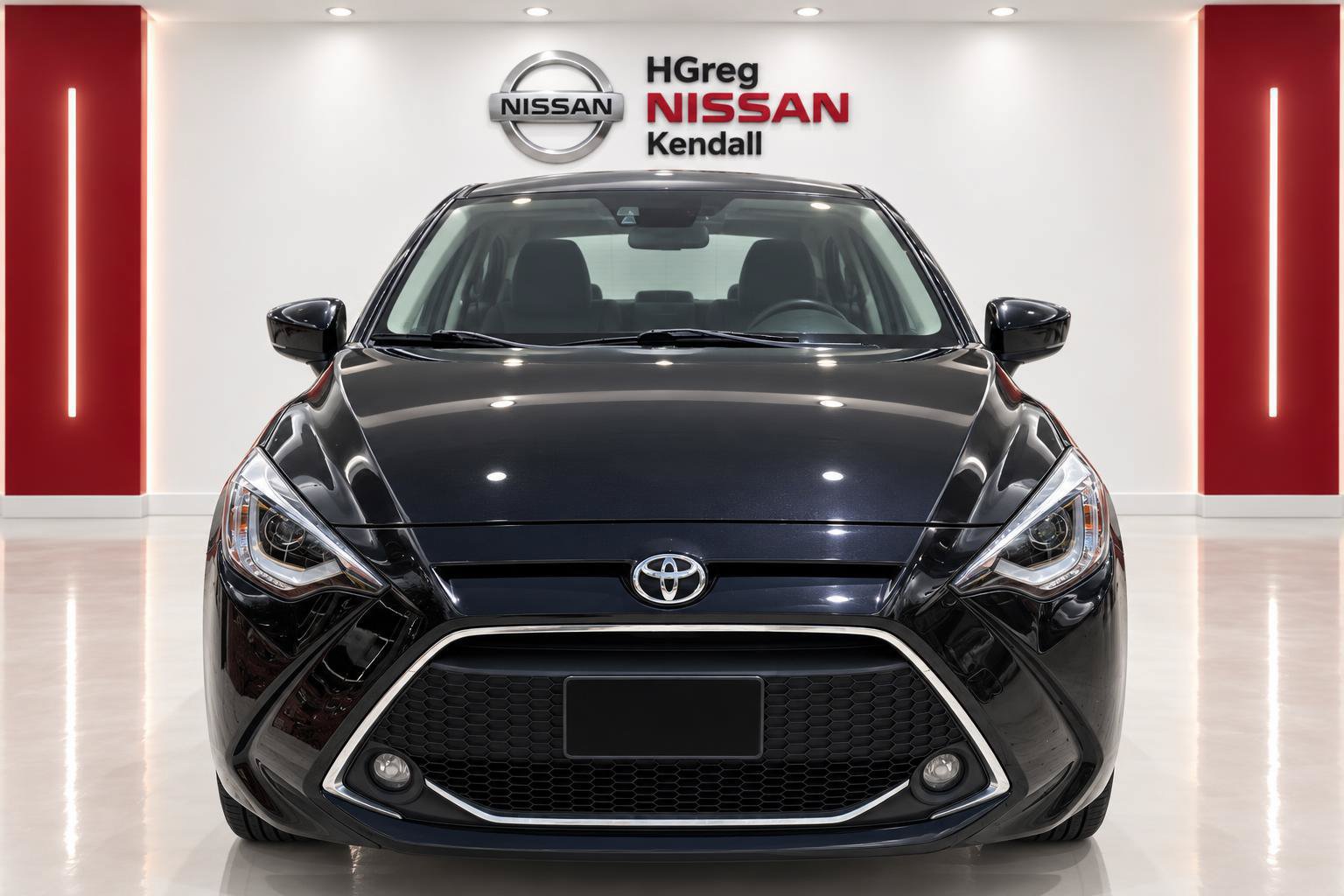 Used 2020 Toyota Yaris XLE FWD image 3