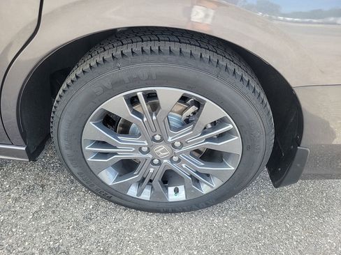 Used 2025 Honda Odyssey Touring image 9