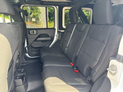 Used 2019 Jeep Wrangler Unlimited Sahara w/ Cold Weather Group AWD/4WD image 39