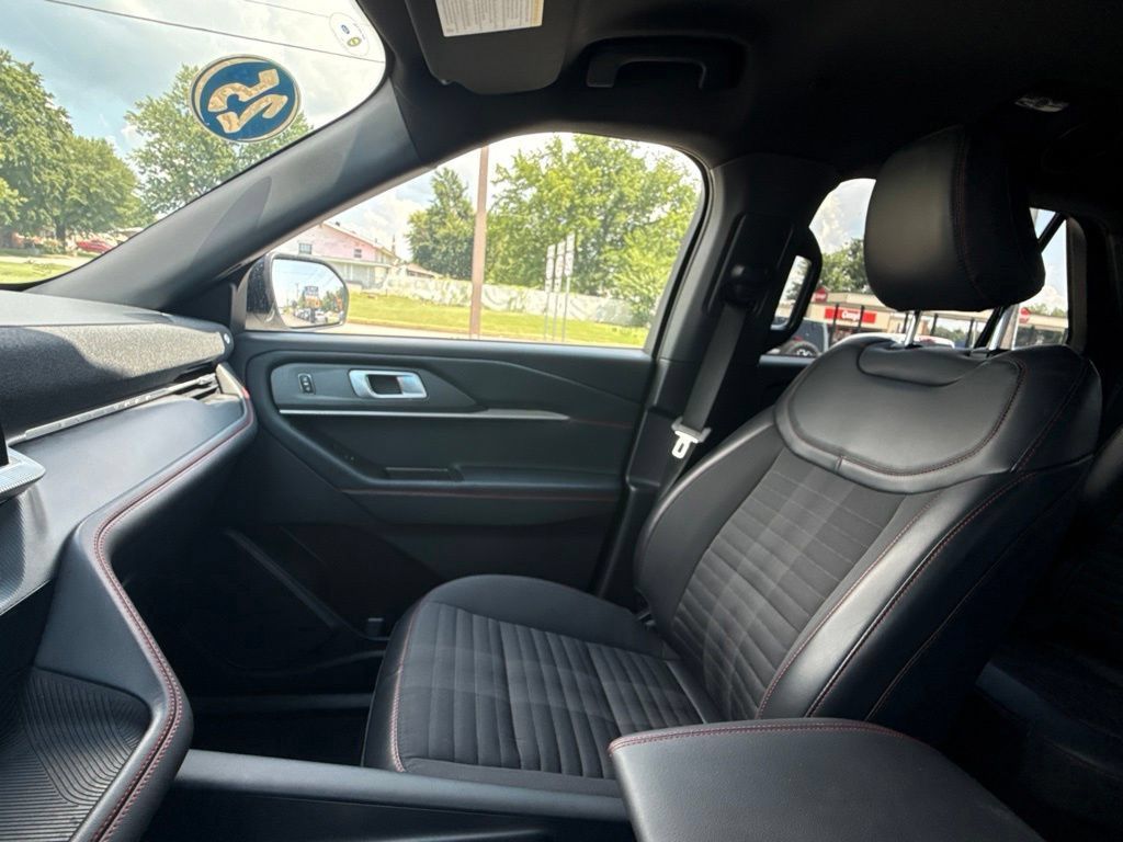 Used 2025 Ford Explorer ST-Line AWD/4WD image 32